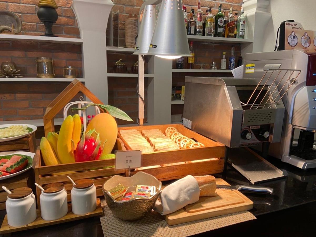 El Barrio Lanna Hotell Chiang Mai Exteriör bild